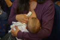 C&acirc;mara aprova direito de m&atilde;e amamentar filho durante concurso p&uacute;blico