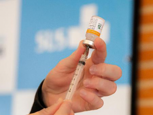 GUANHÃES: Município anuncia vacinação da população geral com idade entre 45 e 47 anos