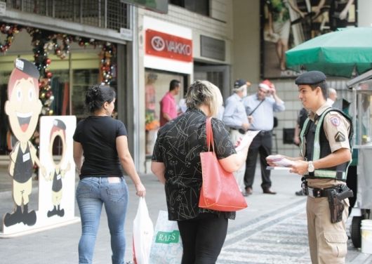 Alerta: consumidores devem prezar por segurança nas compras de fim de ano