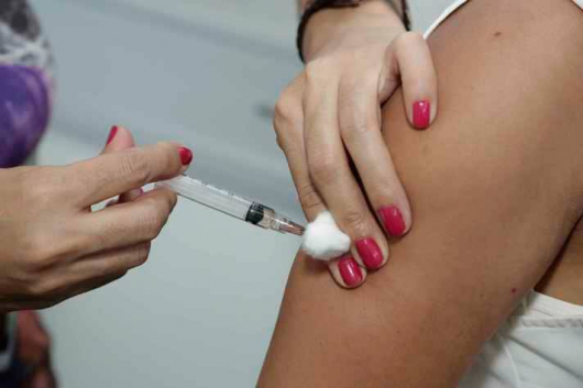 Voluntários podem se inscrever para teste da vacina chinesa contra Covid que será aplicado pela UFMG
