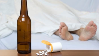 Remédio contra alcoolismo poderia eliminar vírus da AIDS, aponta estudo