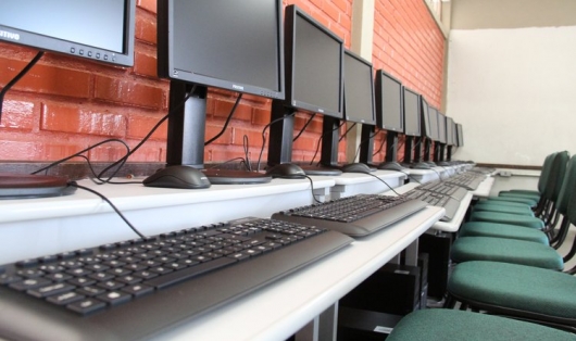 Mais de 1.900 escolas estaduais que ofertam o Ensino Médio terão novos computadores em 2015