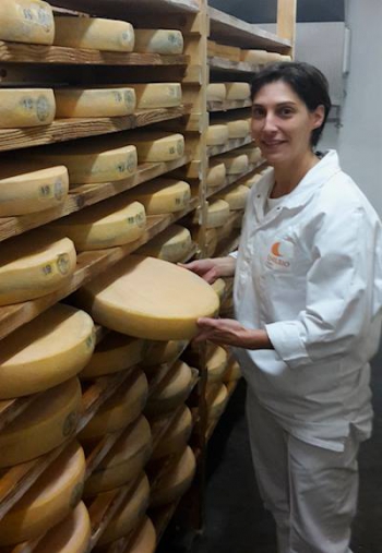 Professora de escola francesa ministra curso inédito de cura de queijo em Serro e outras cidades de Minas