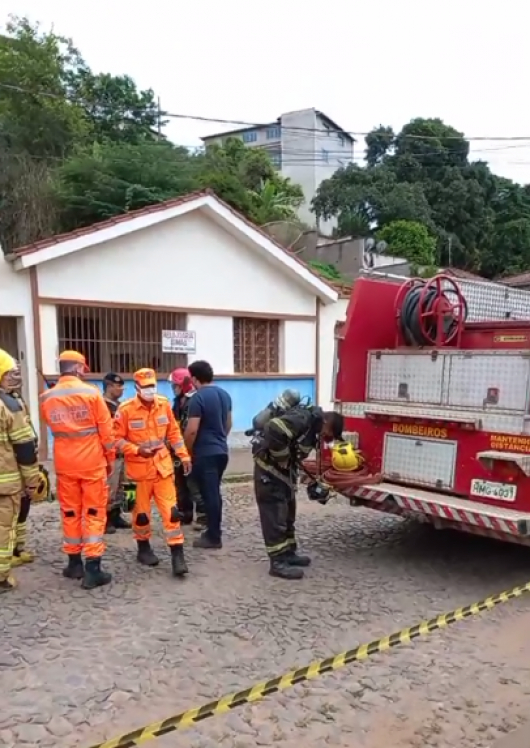 Incêndio na Loja Maçônica Pioneiros do Nordeste assusta moradores de Guanhães