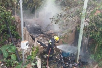 Incêndio em casa deixa uma pessoa ferida em Diamantina