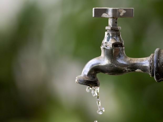 Consumo de água tem aumento expressivo nos últimos dias, alerta SAAE Guanhães