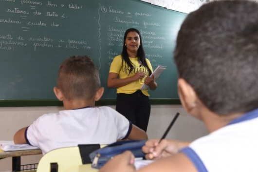 MEC capacita professores para alfabetizar alunos com deficiências