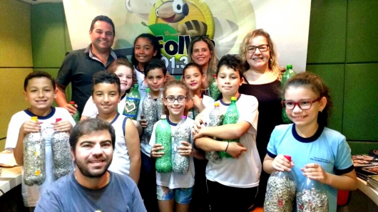 Alunos da Escola Municipal Pio Nunes Coelho se mobilizam e arrecadam lacres para a Campanha Coração de Lacre