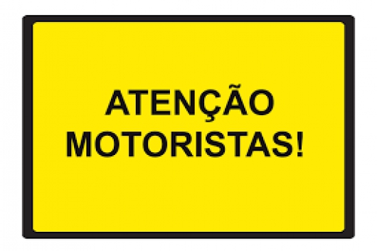 Batida entre caminhão e carro deixa feridos e fecha BR-381 em Caeté
