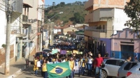 Centenas de pessoas participam da passeata de Valorização da Vida em Virginópolis