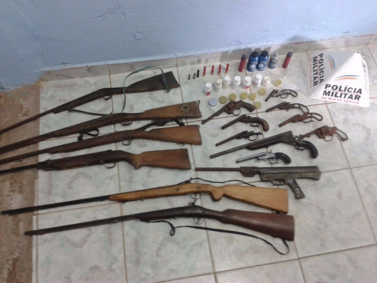 PM apreende 14 armas de fogo e duas armas de ar comprimido em Sardoá