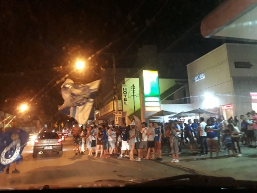 Vitória do Cruzeiro no Campeonato Mineiro movimenta as ruas de Guanhães na noite de sábado