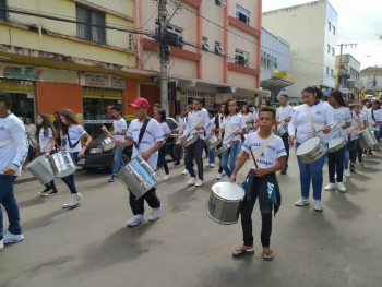 Alunos e educadores da E.E Odilon Behrens celebram os 79 anos da maior escola da região