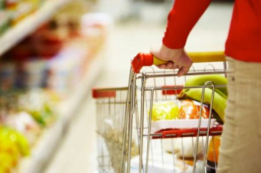 GUANHÃES: Supermercados registram filas da porta para fora e aumento do número de clientes dentro dos estabelecimentos