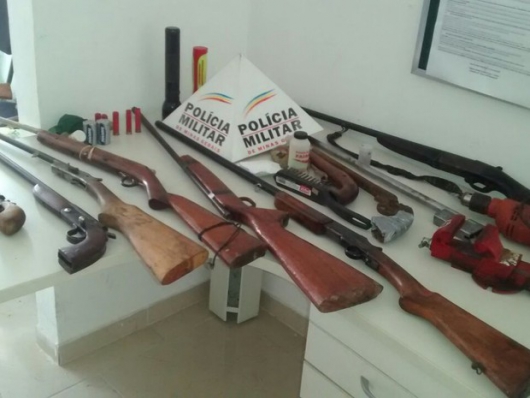 Em Belo Oriente, polícia desarticula ponto de manutenção de armas