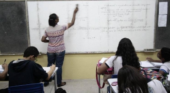 Rematrículas na rede pública estadual terminam nesta sexta-feira