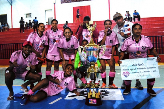 ESPORTE: Equipe guanhanense de futsal feminino conquista terceiro lugar em torneio de Diamantina