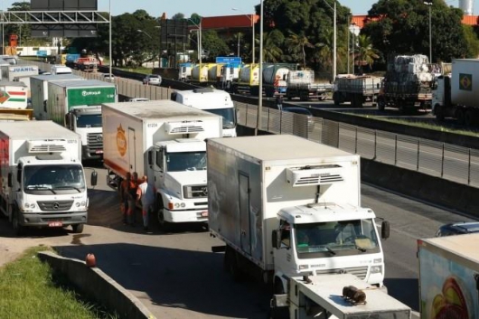 Após fim da greve, abastecimento vai demorar 5 dias para voltar ao normal