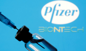 Pfizer diz que prote&ccedil;&atilde;o contra &Ocirc;micron necessita de tr&ecirc;s doses