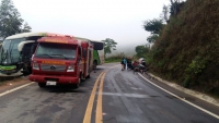 Acidente entre carro e ônibus deixa dois mortos e um gravemente ferido na MGC-120, perto de Santa Maria do Suaçuí