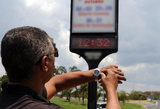Minimizar efeitos: Médico dá dicas para adaptação ao fim do horário de verão