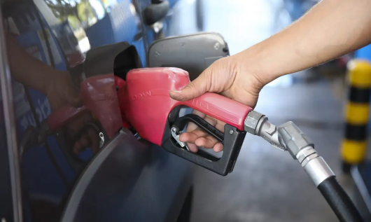 Petrobras reduz preço da gasolina em 4,9% a partir desta terça-feira