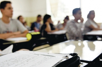 É preciso ter atenção às transformações da adolescência e reorganização das matérias do ensino médio