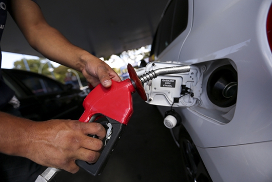 Petrobras anuncia redução no preço da gasolina e alta do diesel
