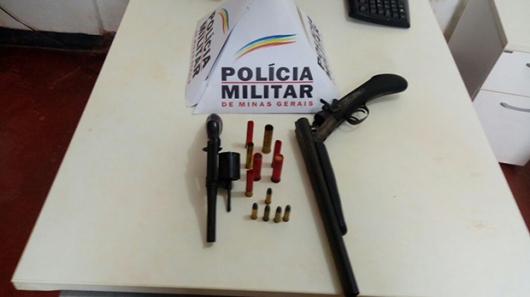 Polícia apreende revólver e garrucha em zona rural de Conceição do Mato Dentro