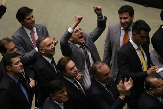 Câmara aprova urgência e reforma trabalhista pode ser votada até maio