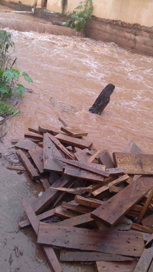 Volume de água se eleva e ultrapassa Barragem de Sabinópolis
