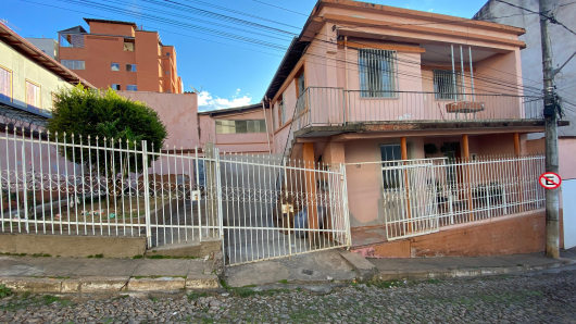 Casa hist&oacute;rica de Jonas Queiroz &eacute; demolida e dar&aacute; lugar a novo empreendimento no Centro de Guanh&atilde;es