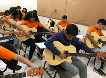 Fim das férias! Projeto Sons de Esperança retoma aulas de música e instrumentos musicais nesta semana