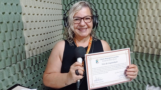 Diretoria da Rádio Folha FM, a jornalista Filó Generoso recebe nova Moção de Aplausos da Câmara Municipal de Guanhães, indicação do vereador Rodrigo Bretas