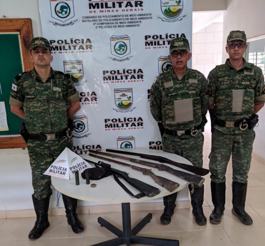 Polícia Militar de Meio Ambiente apreende 4 armas, pássaros e materiais usados para a caça predatória durante operação em Materlândia e Sabinópolis