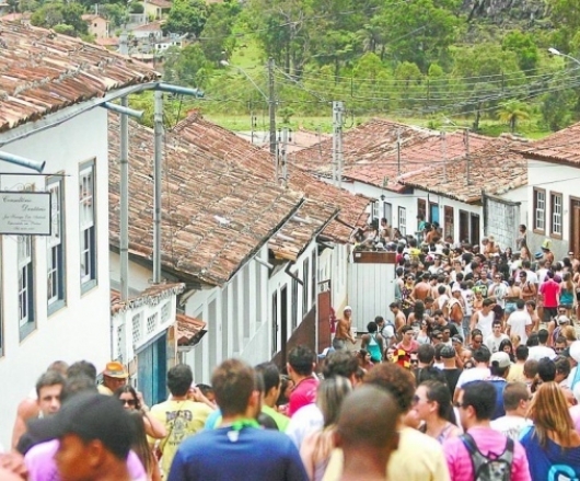 Carnaval 2014: Folião que urinar na rua pode pagar multa de até R$ 1.000