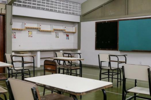 Alunos do 9º ano e do 3º ano do ensino médio retornam às aulas presenciais nas cidades que estão nas ondas amarela ou verde do Minas Consciente