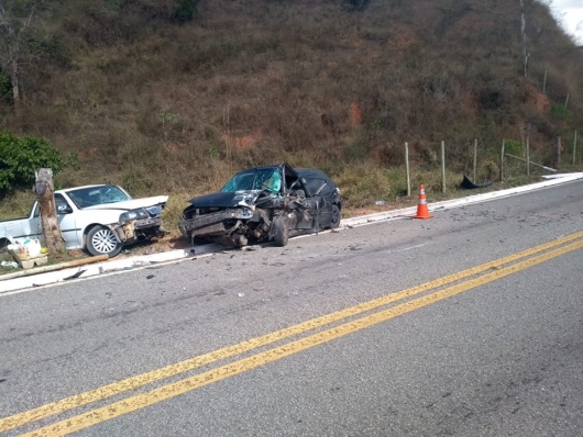 Colisão entre dois carros deixa três feridos na região de Ferros