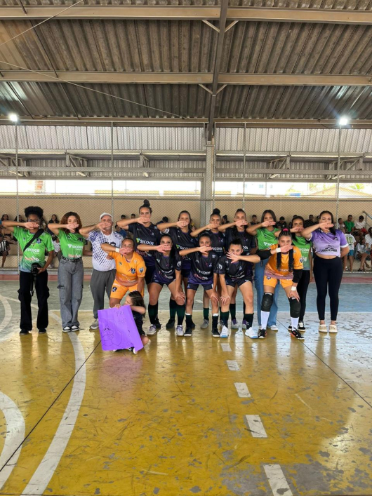 DDF conquista títulos e levanta bandeira contra a violência à mulher na Liga de Futsal de Naque - MG