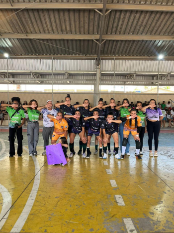 DDF conquista títulos e levanta bandeira contra a violência à mulher na Liga de Futsal de Naque - MG