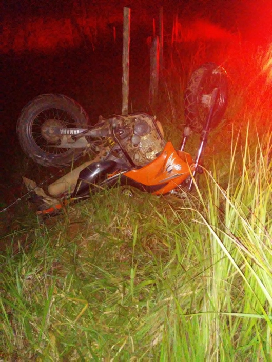 Motociclista morre após bater em vaca que invadiu MGC-259, próximo a Sabinópolis