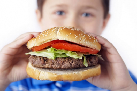 Campanha alerta para riscos da obesidade infantil