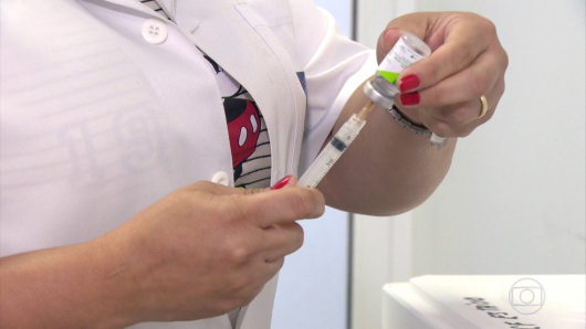 Sancionada lei que garante vacinação contra Covid-19 em Minas
