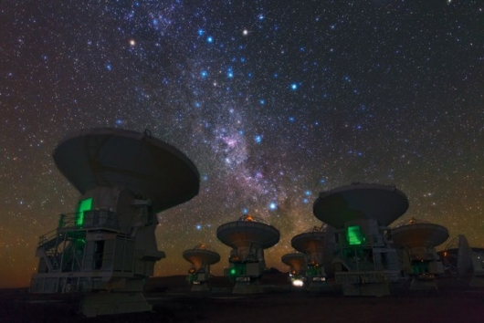 Vida alienígena deve ser encontrada em uma década, prevê cientista-chefe da NASA