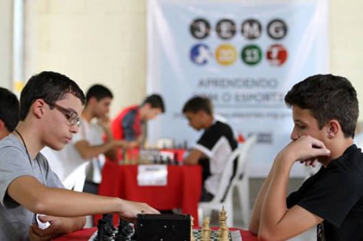 Alunos de Peçanha vencem no xadrez e seguem para a etapa estadual do JEMG 2016