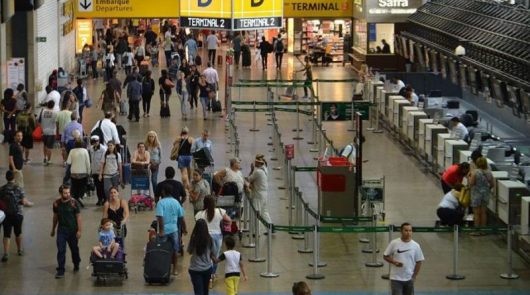 Cidadãos brasileiros continuam proibidos de viajar aos Estados Unidos