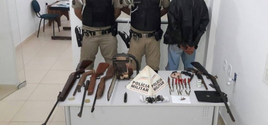 Idoso inabilitado é preso em blitz da Lei Seca com armas e munições em Sabinópolis