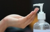 Anvisa publica lista com produtos que podem substituir o álcool 70%  Maioria dos produtos recomendados leva um tempo para que faça efeito