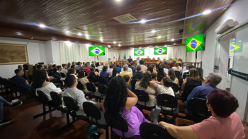 ENTRE OURO E ALMAS: Comunidade prestigia lan&ccedil;amento de document&aacute;rio que conta a hist&oacute;ria de Guanh&atilde;es e lota C&acirc;mara Municipal de Vereadores