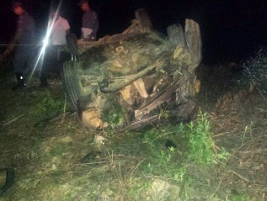 Duas pessoas morrem após capotamento de carro em estrada que liga Belo Oriente a Açucena